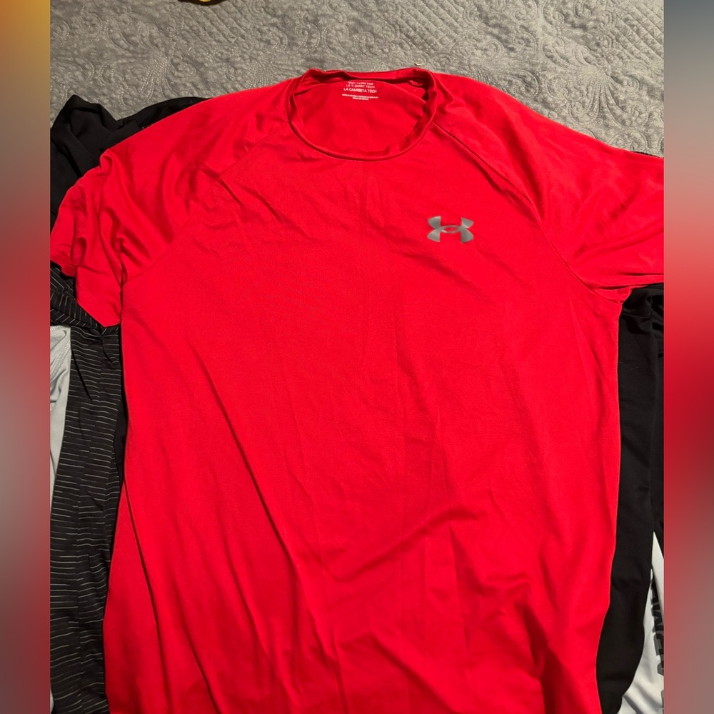 Bundle Under Armour Men’s Two Large Long Sleeves , Four Large Short Sleeve 1Xl